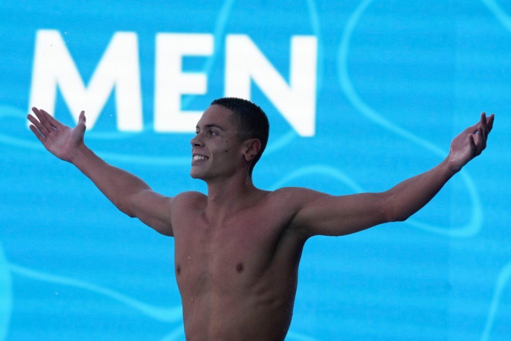 A cuántos decibelios se llegó en el estadio donde David Popovici estableció un nuevo récord mundial en los 100 metros libres