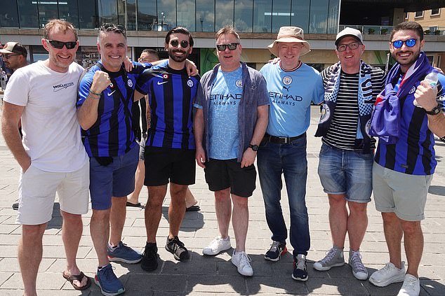 La afición del Manchester City sigue de fiesta en Estambul antes de la final de la Liga de Campeones