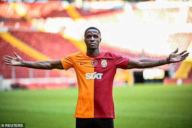 Wilfried Zaha revela que jugar en la Liga de Campeones fue un factor importante para fichar por el Galatasaray y afirma que pidió consejo a Didier Drogba antes de su fichaje.